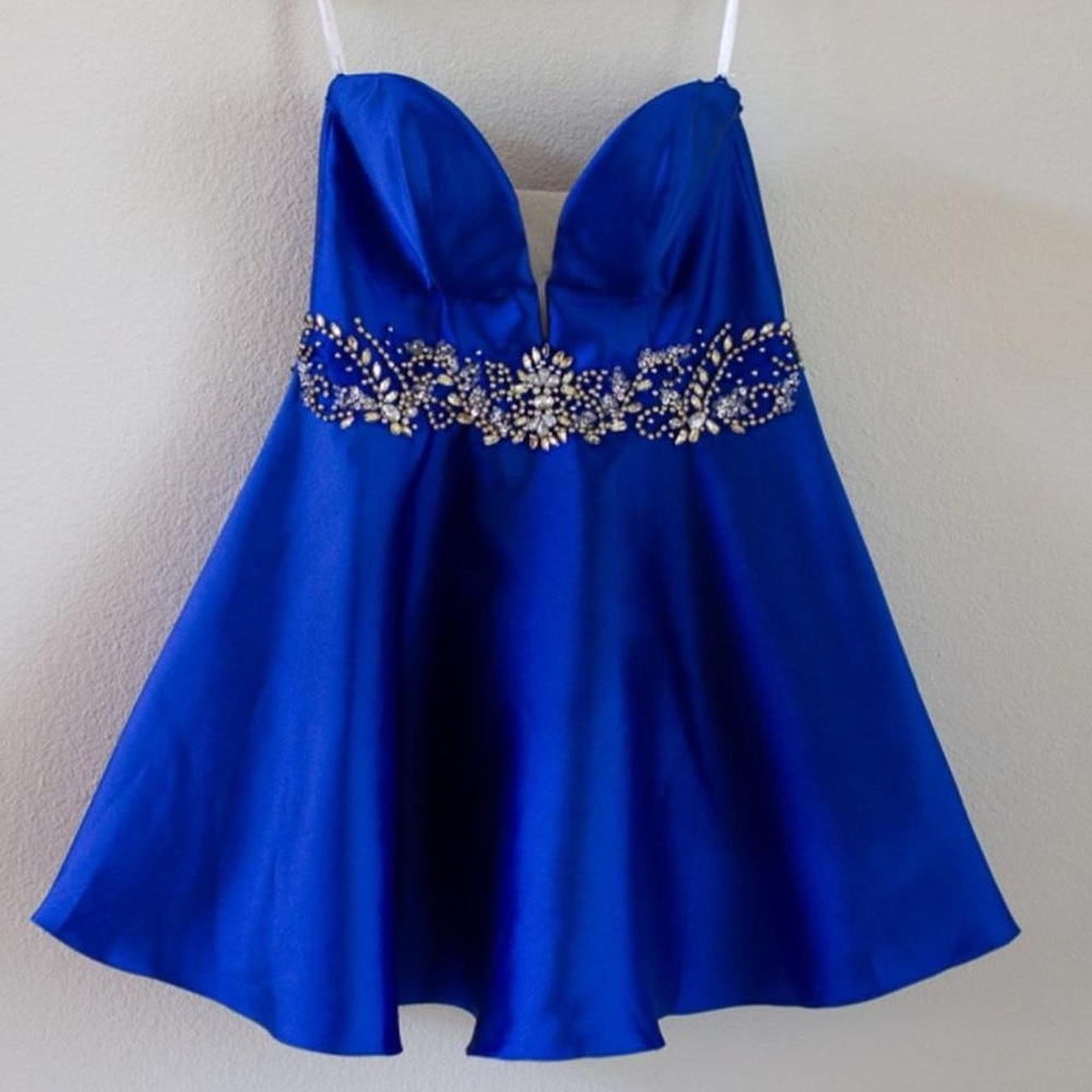 vintage JVN by jovani is royal blue party / hoco / prom short dress